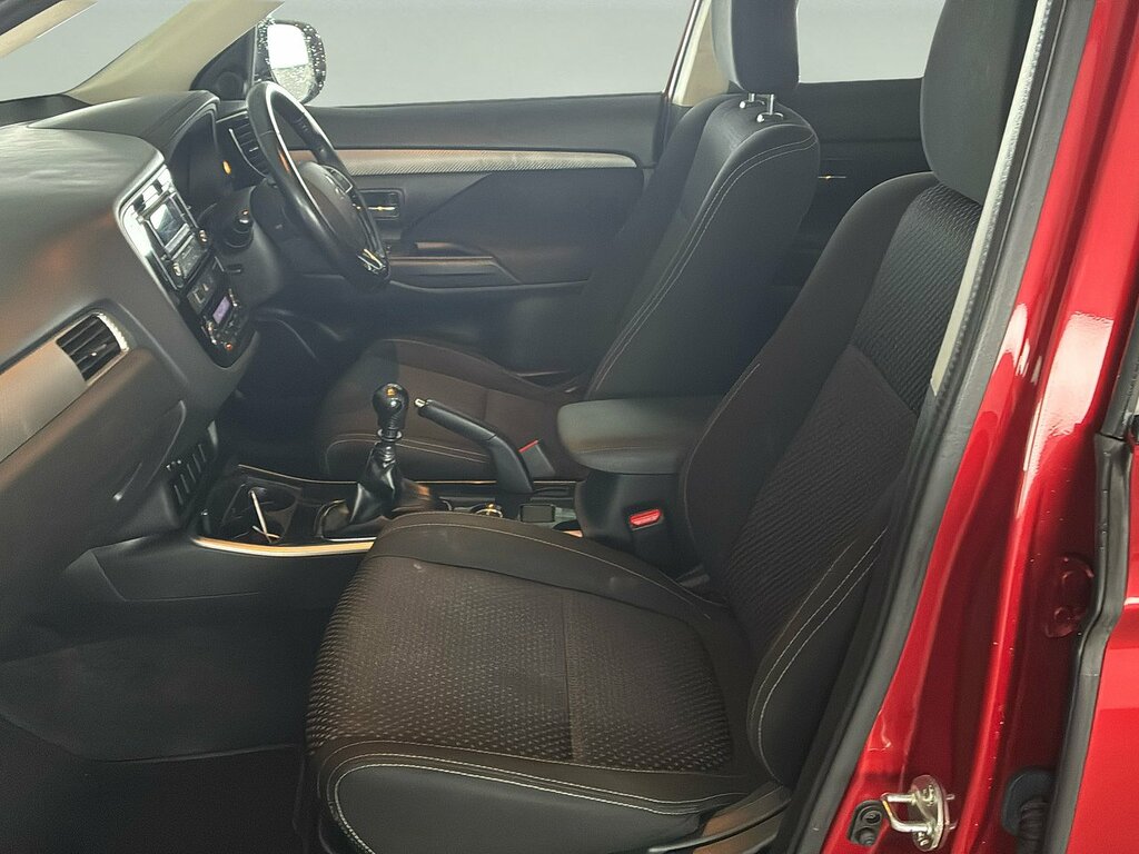 Mitsubishi Outlander Di-d 3 Red #5