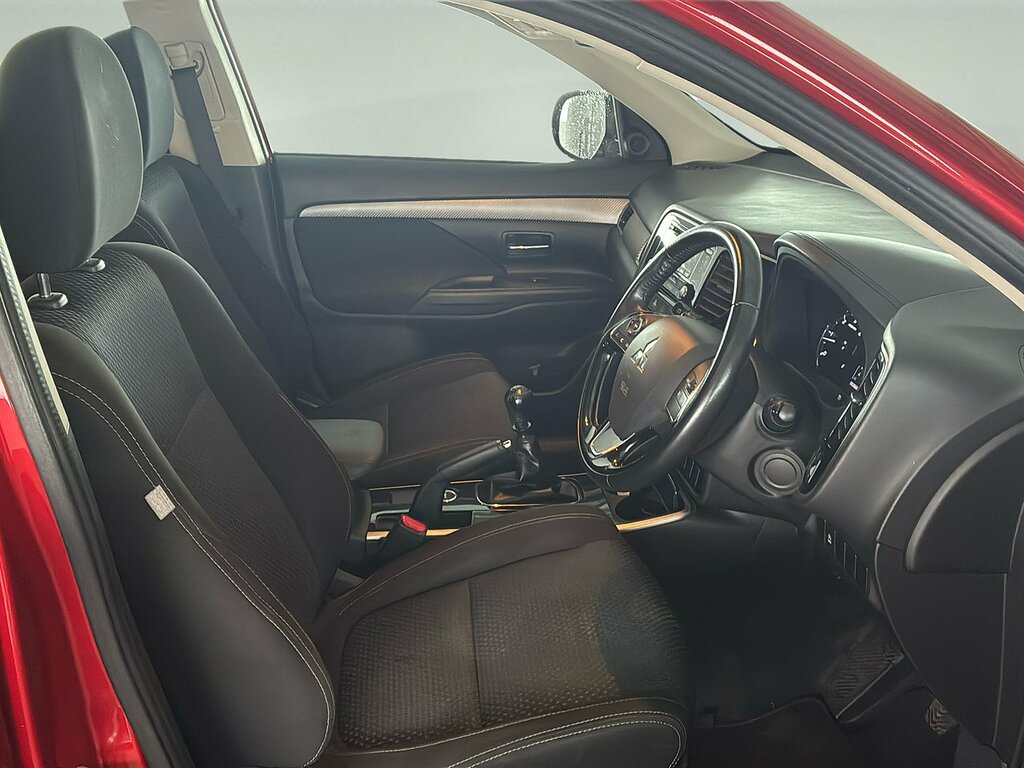 Mitsubishi Outlander Di-d 3 Red #4