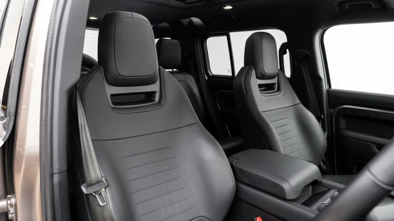 Land Rover Defender 110 3.0 D350 Hard Top X-dynamic Hse 2025 Black #6