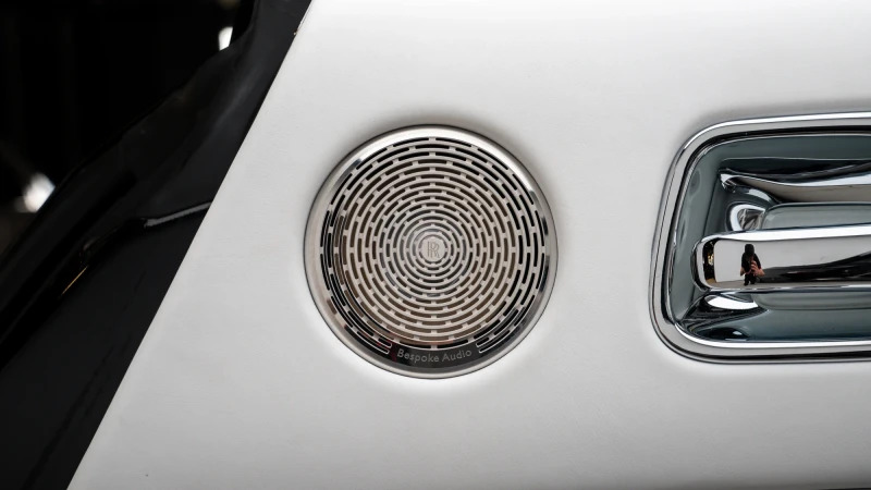Rolls-Royce Dawn 6.6 V12 Black Badge Euro 6 Black #36