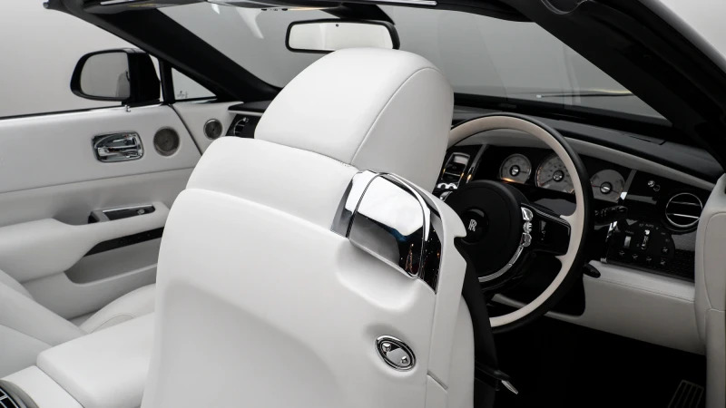 Rolls-Royce Dawn 6.6 V12 Black Badge Euro 6 Black #23