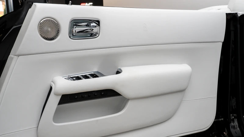 Rolls-Royce Dawn 6.6 V12 Black Badge Euro 6 Black #34