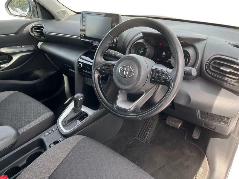 Toyota Yaris Cross 1.5 Vvt-h Icon E-cvt Euro 6 Ss MT73GXO White #3