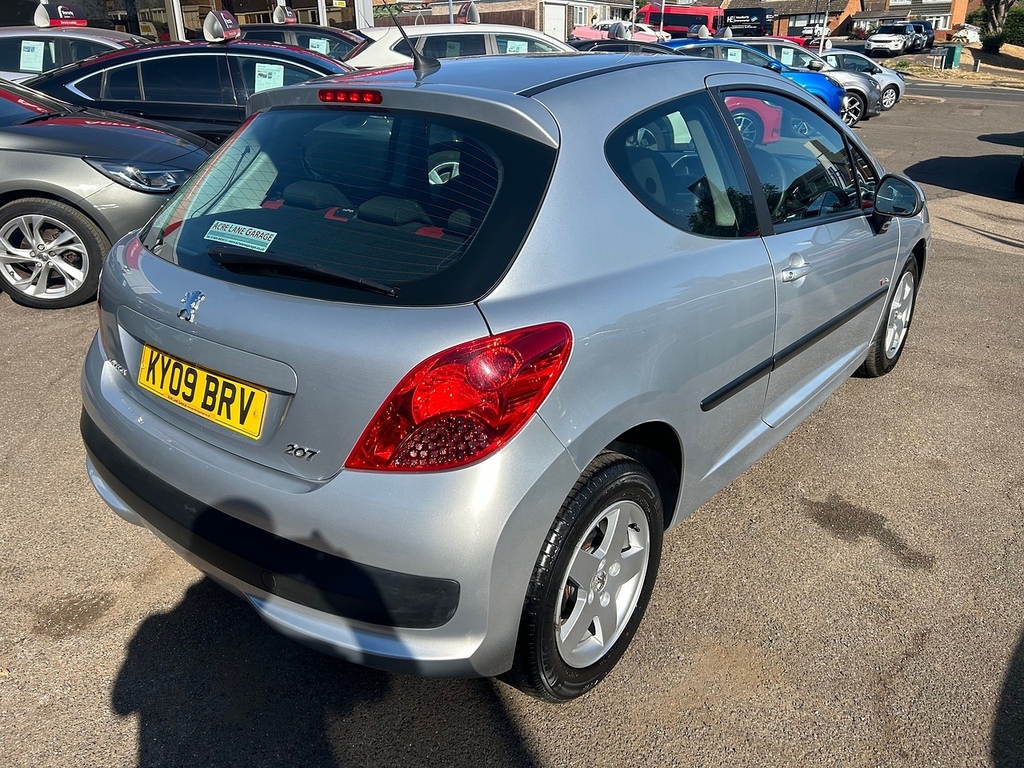 Peugeot 207 Verve Silver #3