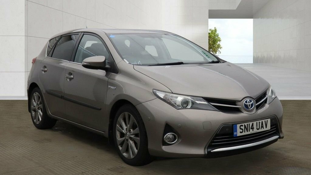 Toyota Auris 1.8L Excel Brown