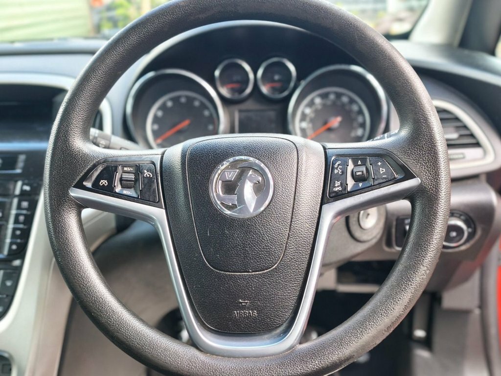 Vauxhall Astra 1.6L Exclusiv CA61KNR Red #3