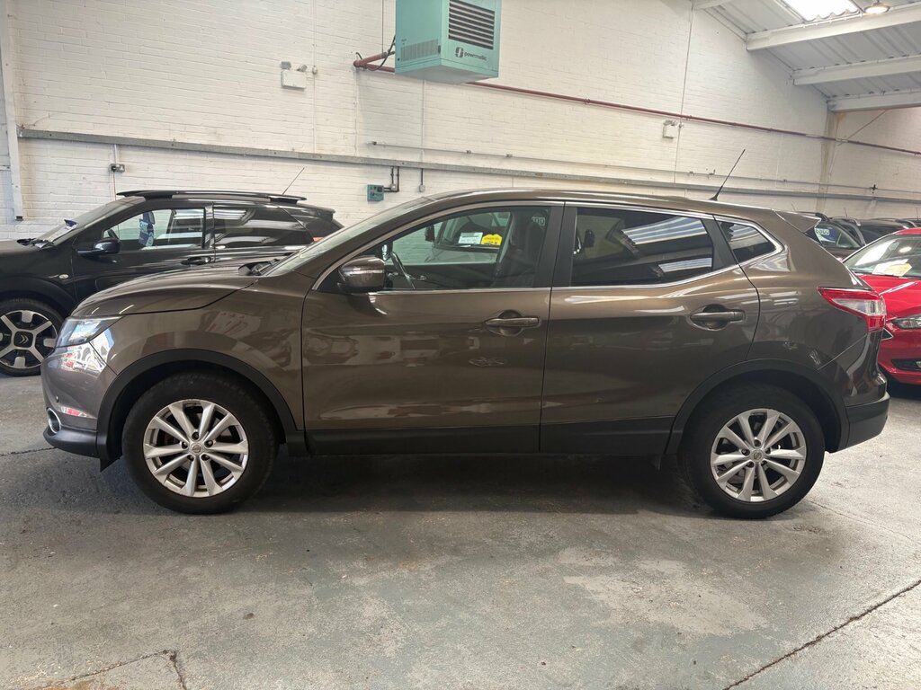 Nissan Qashqai 1.2 Dig-t Acenta Premium Suv 2Wd Beige #2
