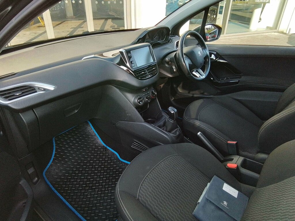 Peugeot 208 1.2 Puretech Allure White #8