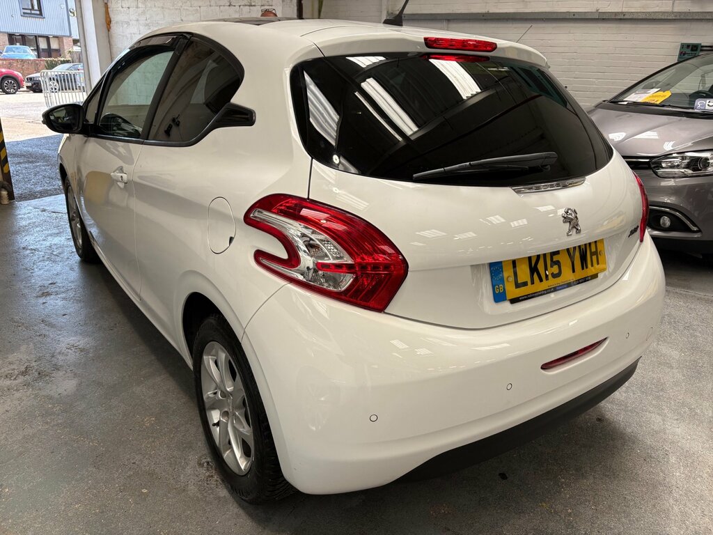 Peugeot 208 1.2 Vti Puretech Style Hatchback White #3