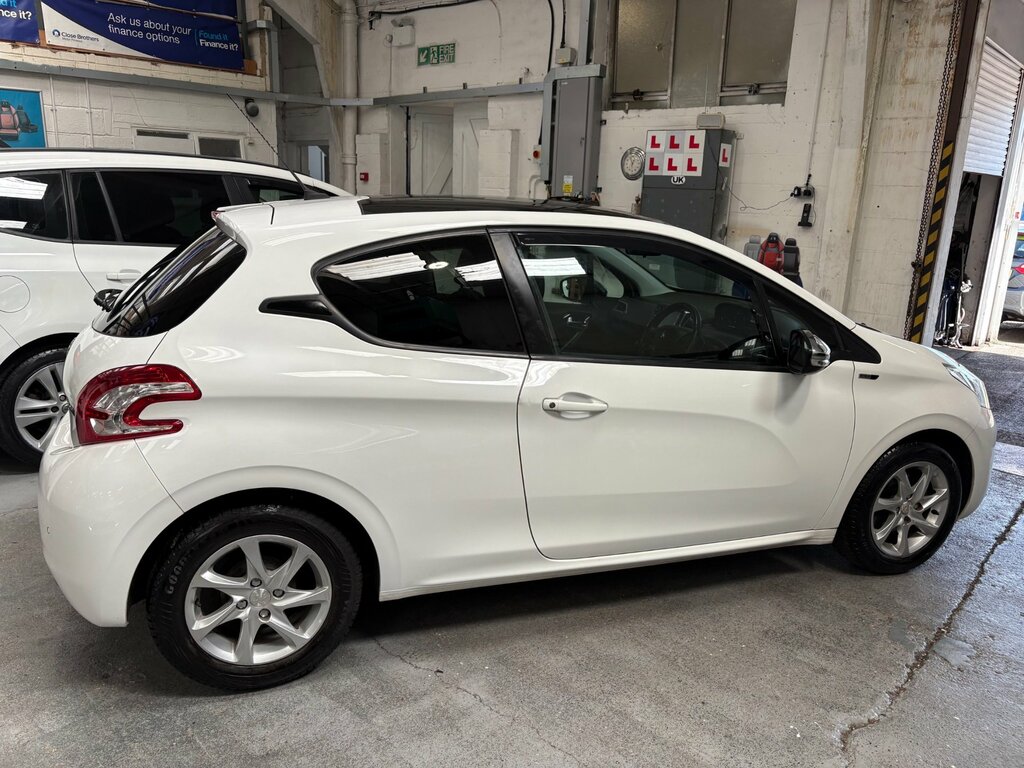 Peugeot 208 1.2 Vti Puretech Style Hatchback White #6