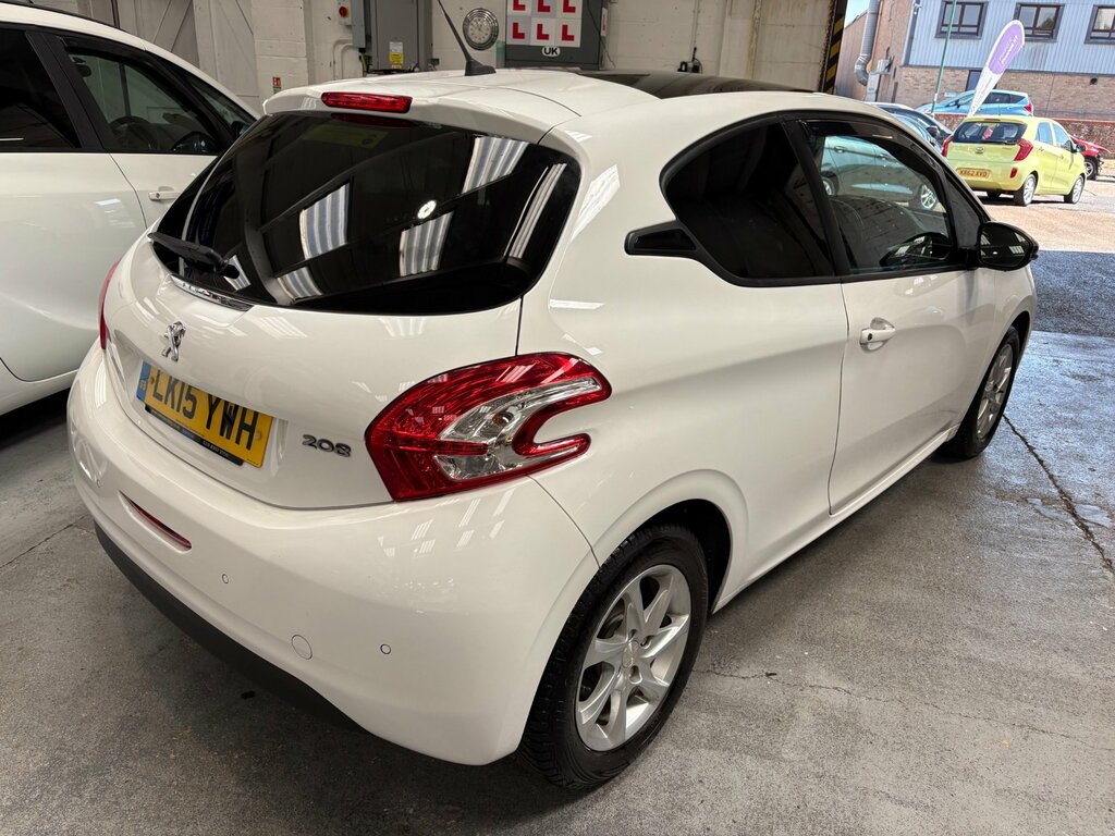 Peugeot 208 1.2 Vti Puretech Style Hatchback White #5