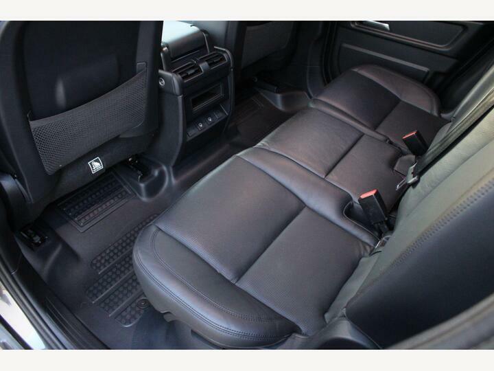 Land Rover Defender 110 2.0 P300e S 110 Estate Green #31