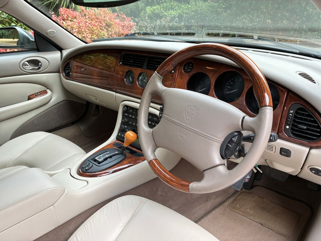 Jaguar XK8 4L Null Blue #10