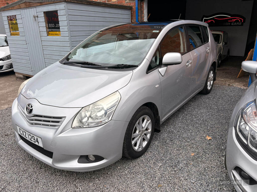 Toyota Verso 2.0 D-4d Tr Lthr Pan Rf Silver