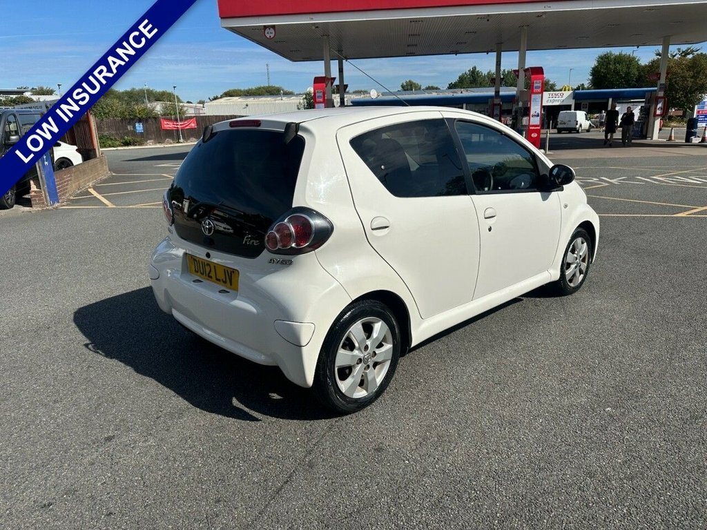 Toyota Aygo 1L Fire White #3