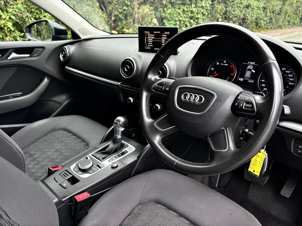 Audi A3 1.6 Tdi Se Black #2