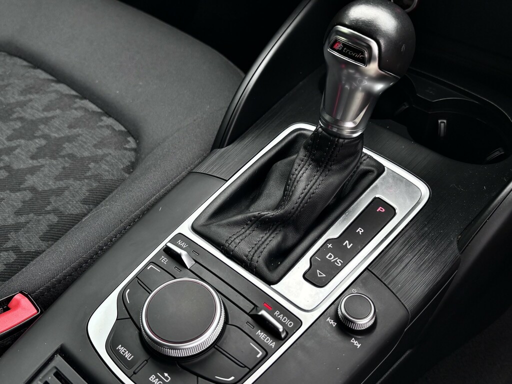 Audi A3 1.6 Tdi Se Black #3