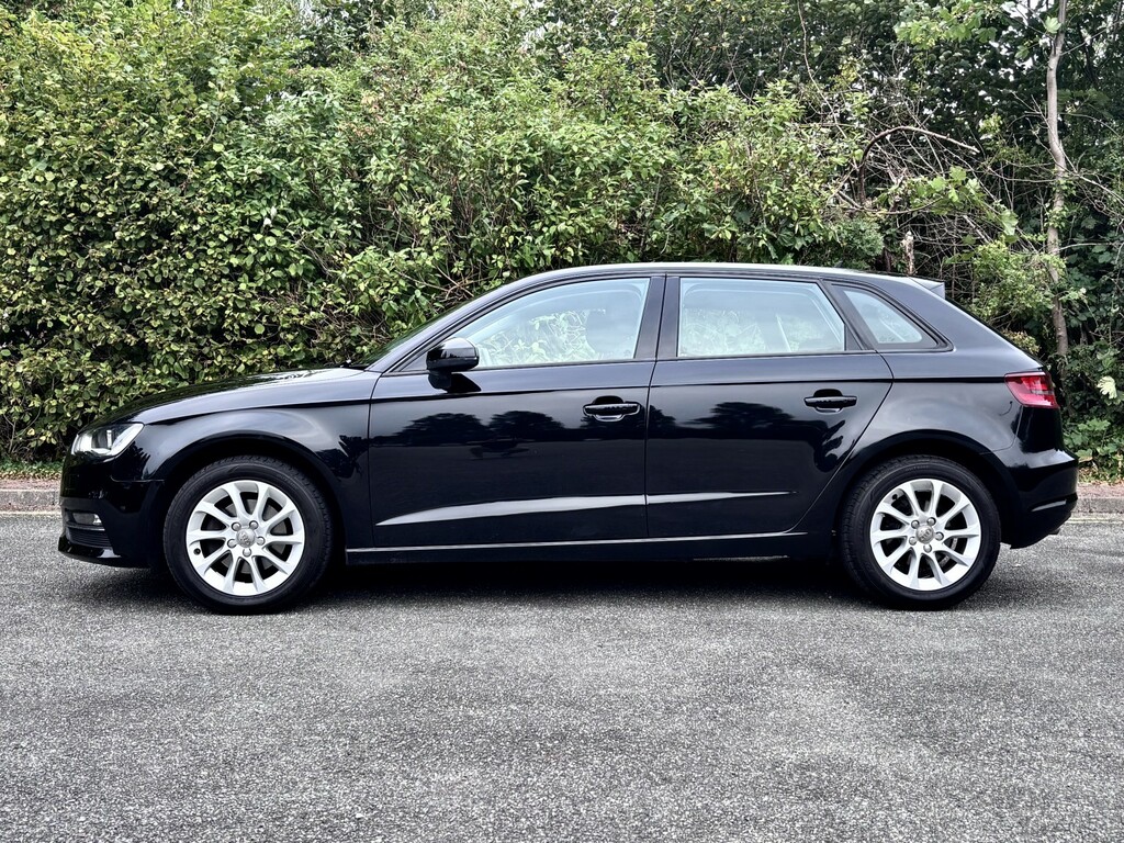 Audi A3 1.6 Tdi Se Black #5