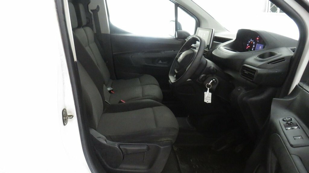 Peugeot Partner Mpv White #3