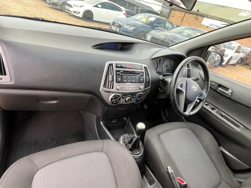 Hyundai I20 1.2 Classic Euro 5 Silver #26