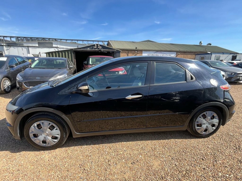 Honda Civic Hatchback Black #4