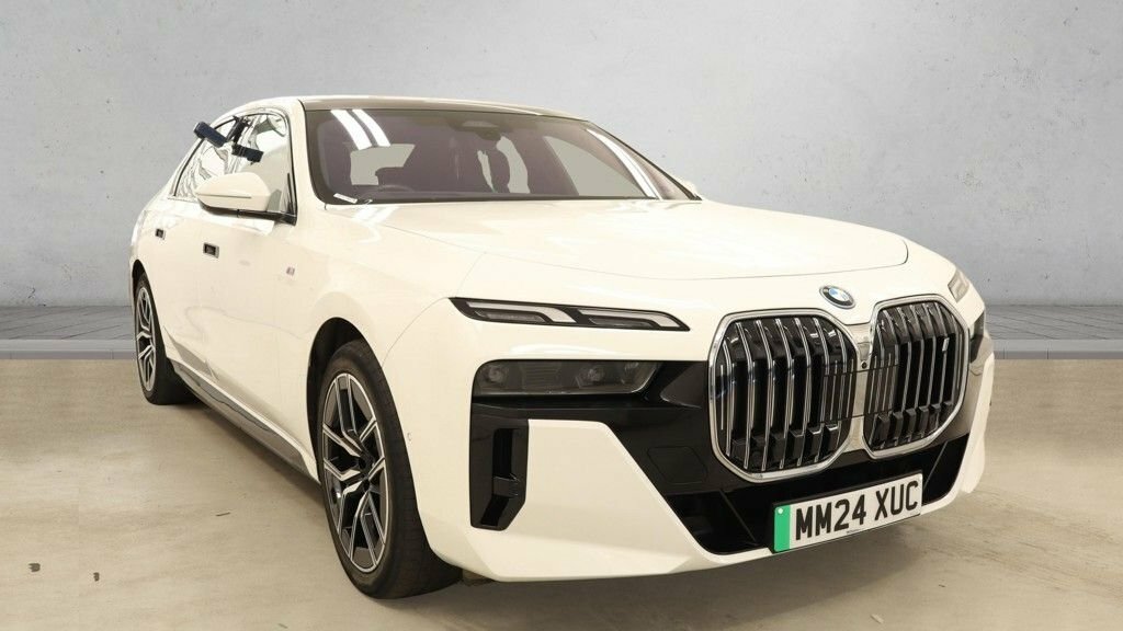 BMW i7 Saloon White