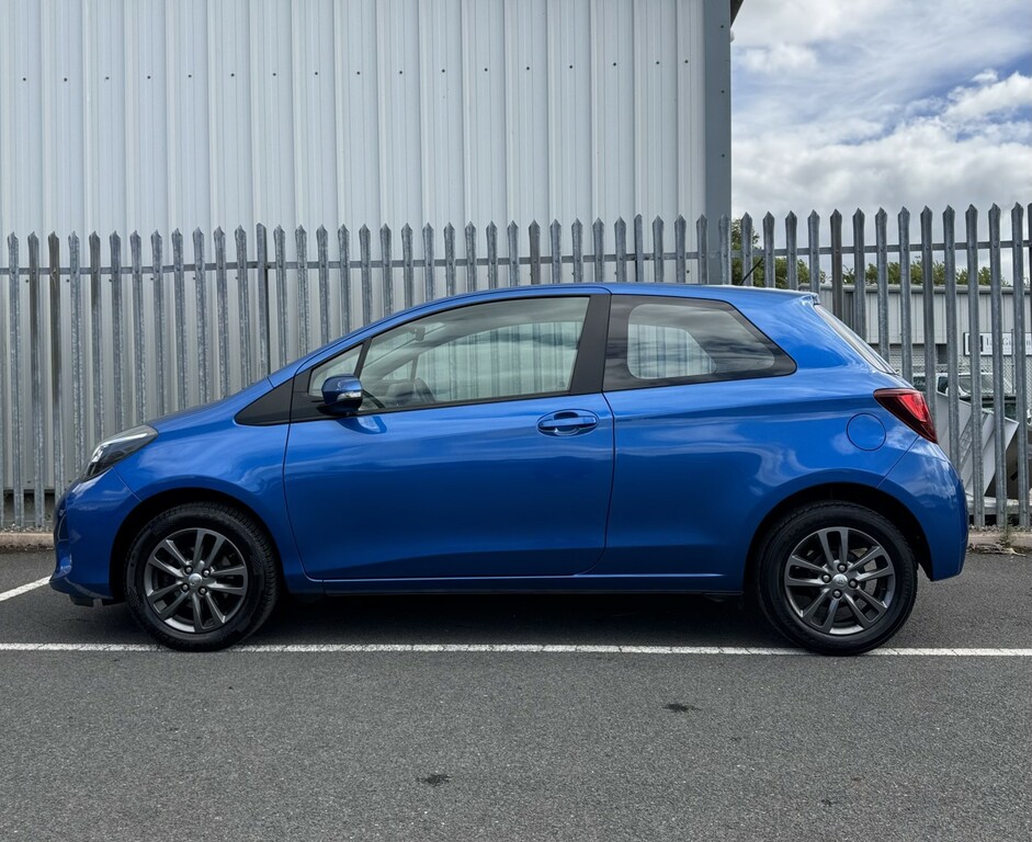 Toyota Yaris 1.3 Icon Blue
