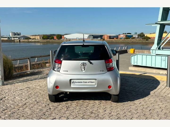 Toyota IQ Iq 1.0 Vvt-i 2 Multidrive Euro 4 Silver #6
