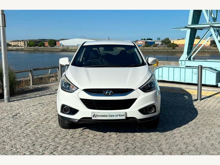 Hyundai Ix35 Suv White #2