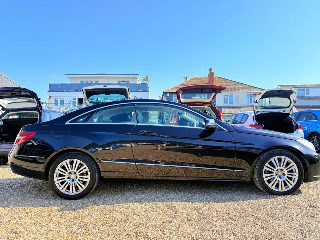 Mercedes-Benz E Class 2.1L Se Black #2