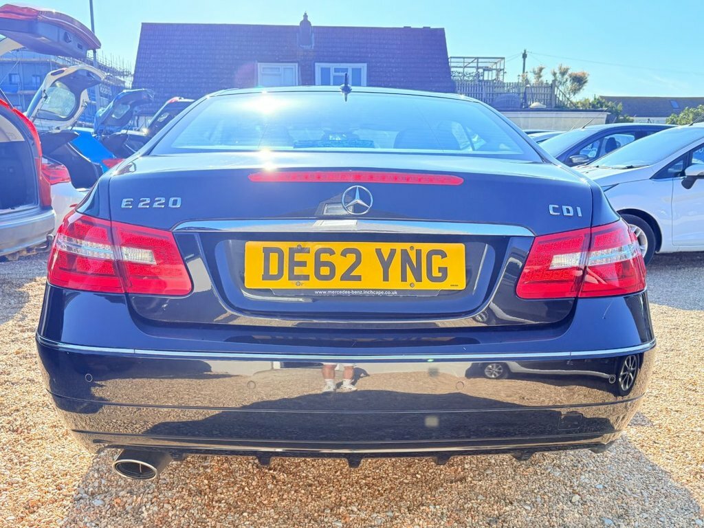 Mercedes-Benz E Class 2.1L Se Black #4