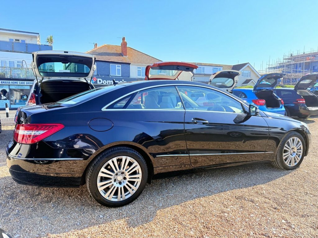 Mercedes-Benz E Class 2.1L Se Black #5