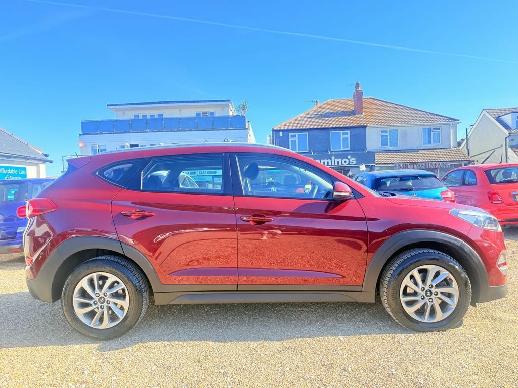 Hyundai Tucson 1.7L Se Nav HD16AAN Red #2