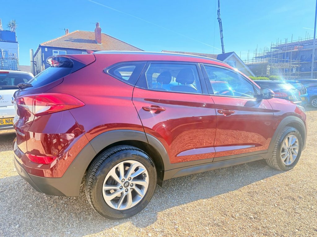 Hyundai Tucson 1.7L Se Nav HD16AAN Red #3