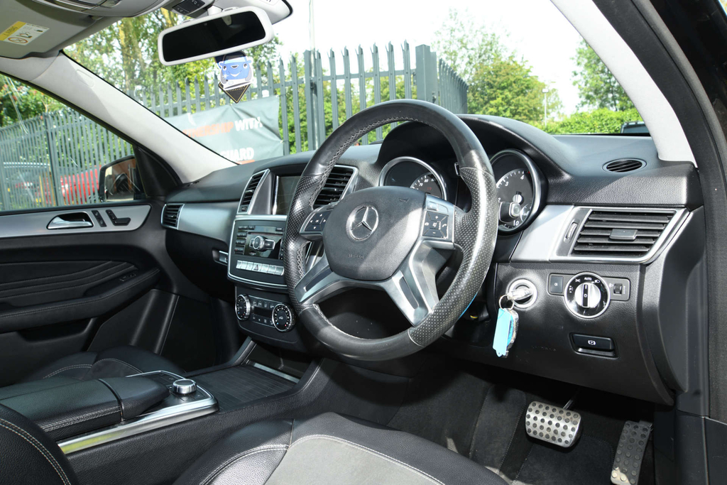 Mercedes-Benz M Class Suv 5.5 Ml63 V8 Amg Spds7gt 4Wd Euro 5 Ss Black #17