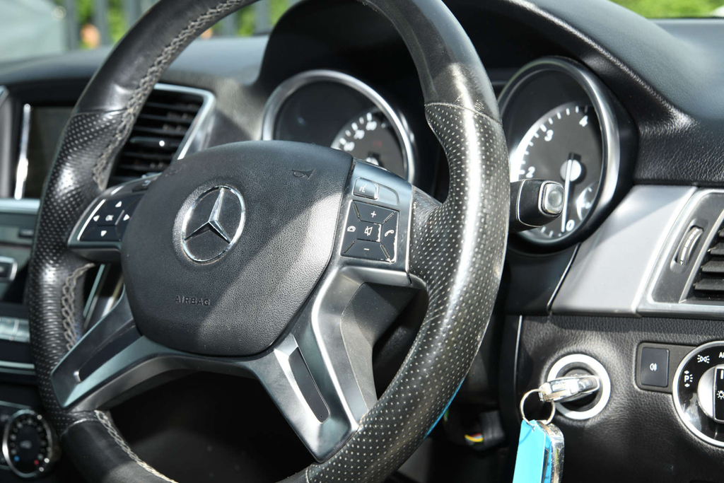 Mercedes-Benz M Class Suv 5.5 Ml63 V8 Amg Spds7gt 4Wd Euro 5 Ss Black #18