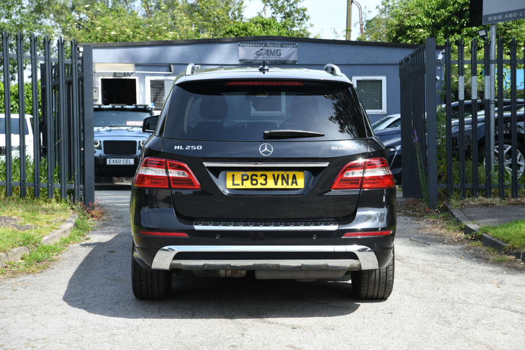 Mercedes-Benz M Class Suv 5.5 Ml63 V8 Amg Spds7gt 4Wd Euro 5 Ss Black #7