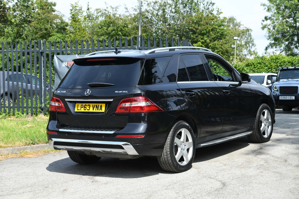 Mercedes-Benz M Class Suv 5.5 Ml63 V8 Amg Spds7gt 4Wd Euro 5 Ss Black #8