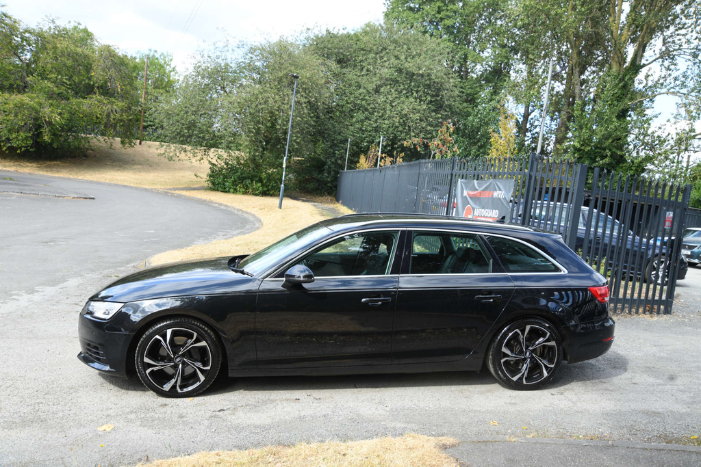 Audi A4 Sport Ultra Tdi Black #4