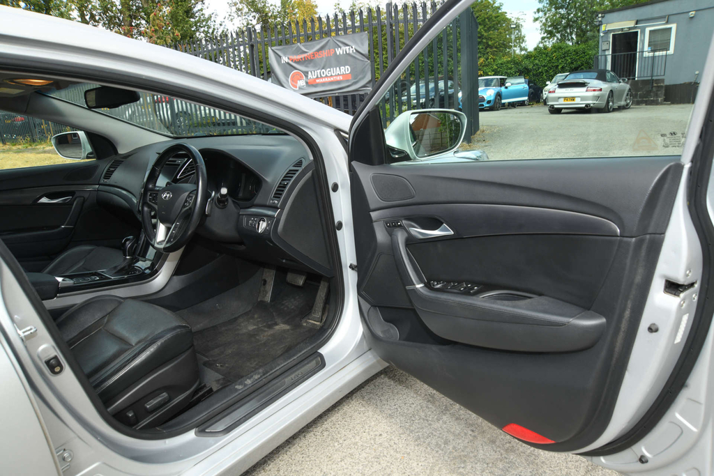 Hyundai I40 1.7 Crdi Blue Drive Se Nav Euro 6 Ss Black #13