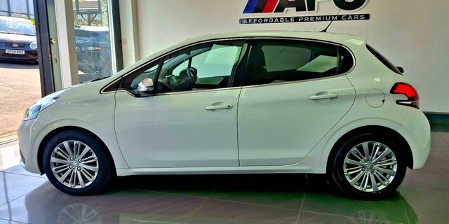 Peugeot 208 2016 1.2 Puretech Allure Hatchback Manu White #2