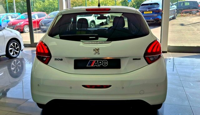 Peugeot 208 2016 1.2 Puretech Allure Hatchback Manu White #4