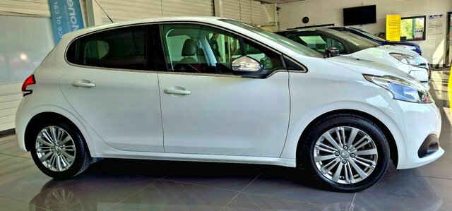 Peugeot 208 2016 1.2 Puretech Allure Hatchback Manu White #6