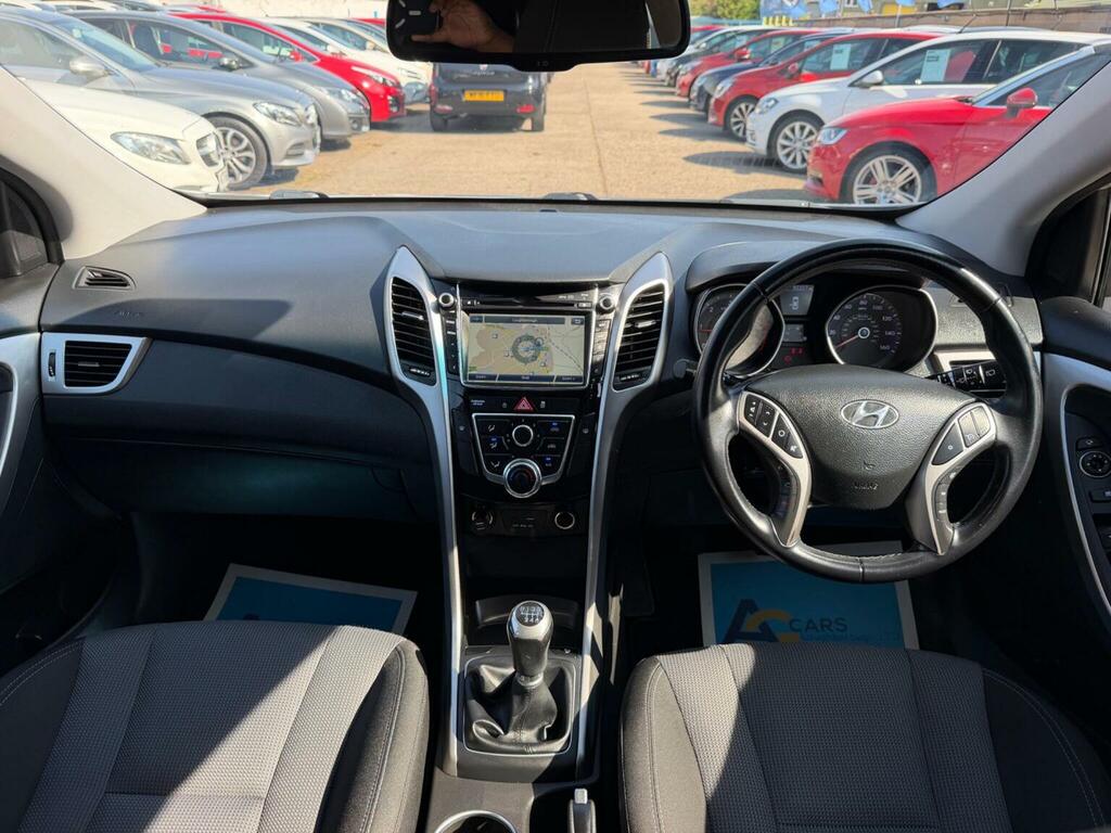 Hyundai I30 1.6 Crdi Blue Drive Se Nav Euro 6 Ss Silver #2