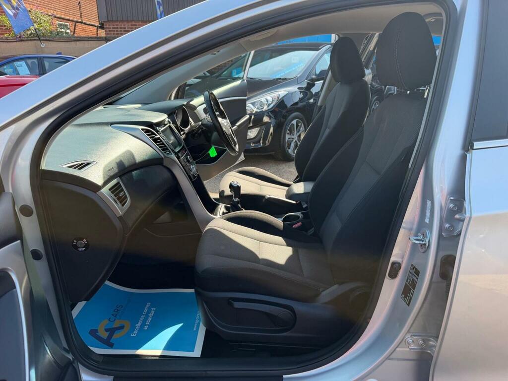 Hyundai I30 1.6 Crdi Blue Drive Se Nav Euro 6 Ss Silver #4