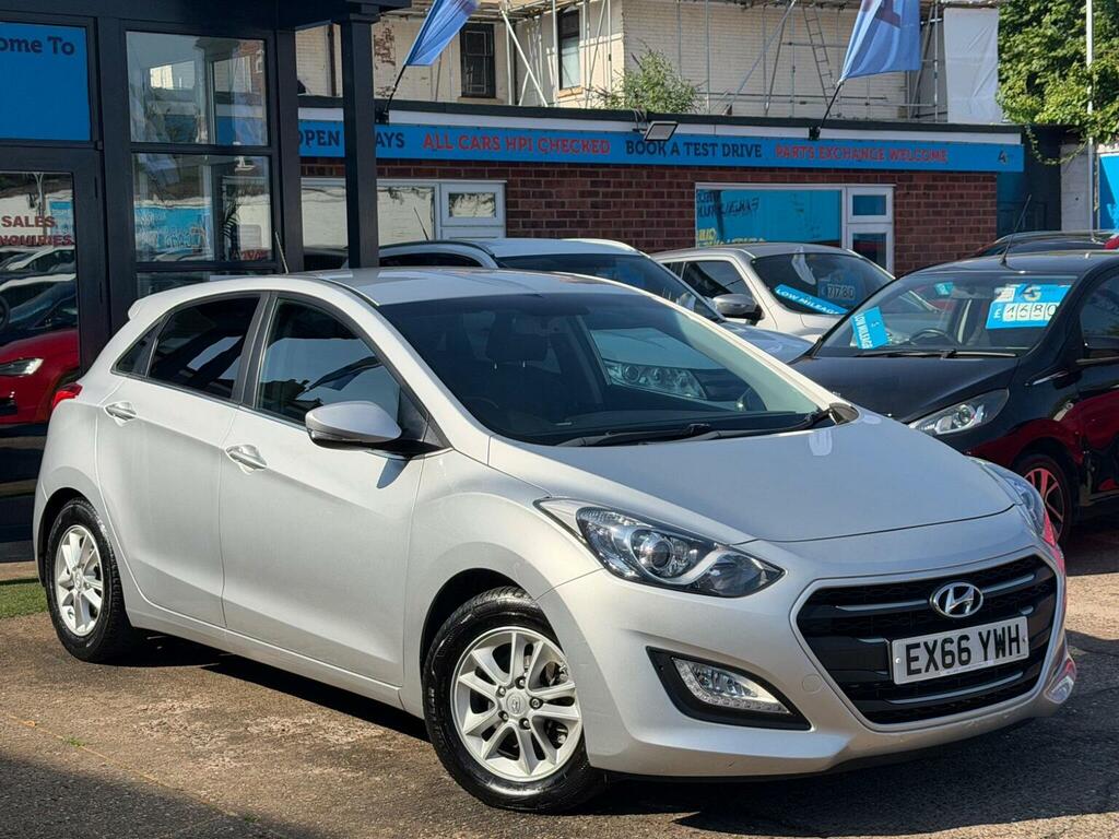 Hyundai I30 1.6 Crdi Blue Drive Se Nav Euro 6 Ss Silver
