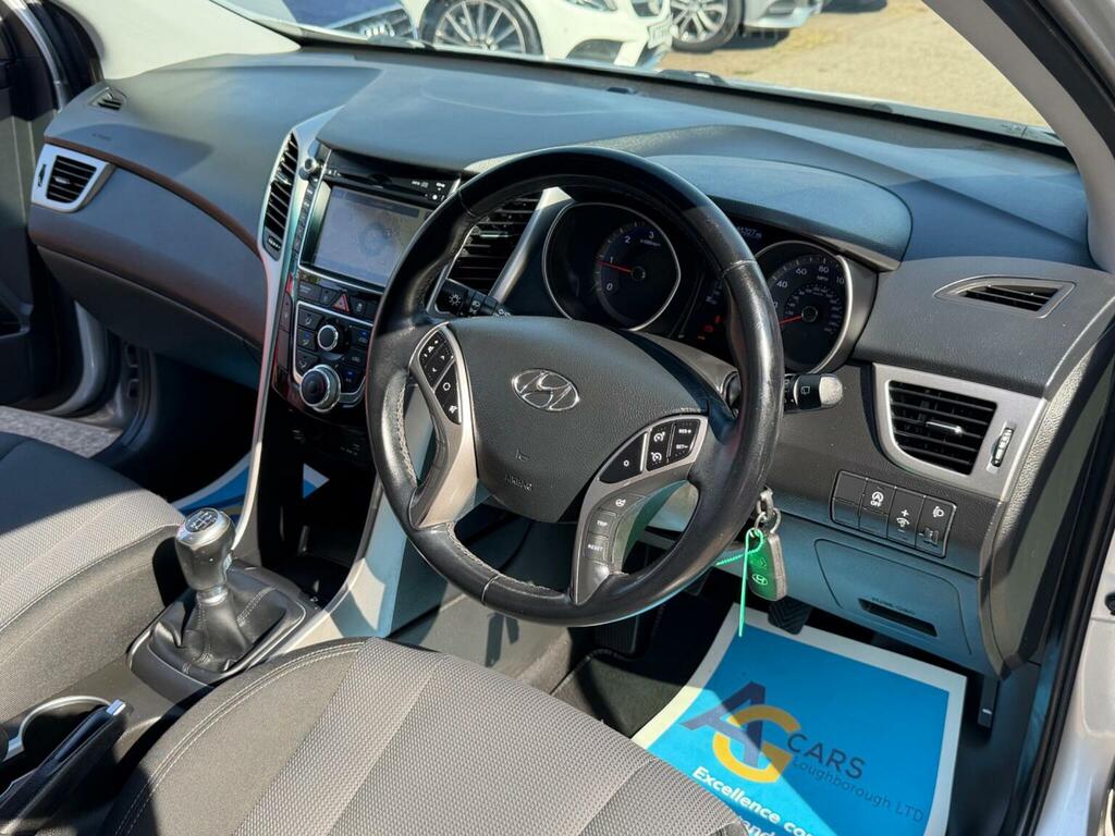 Hyundai I30 1.6 Crdi Blue Drive Se Nav Euro 6 Ss Silver #3