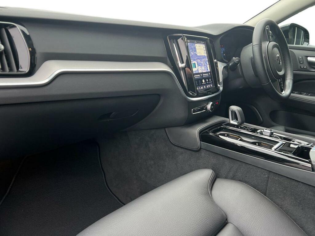 Volvo V60 Cross Country 2.0 T6 350 Phev Plus Dark Awd Black #4