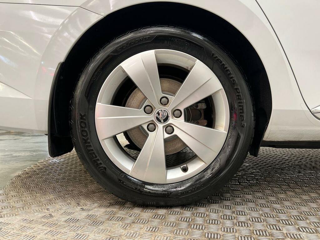 Skoda Superb 1.5 Tsi Act Sportline Plus Hatchback Ds Black #24