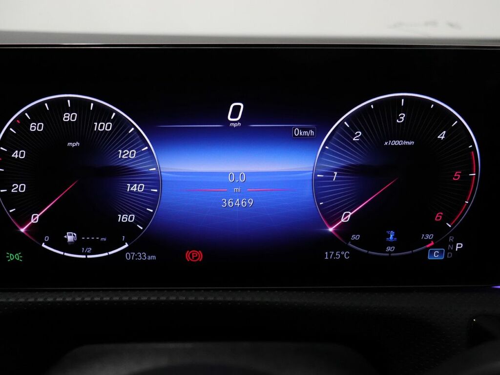Mercedes-Benz CLA Class Mercedes-benz Cla Coupe Cla 200 Amg Line Premium P Black #4